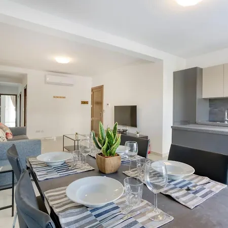 Beautiful Modern 2br *