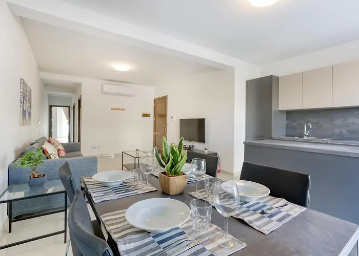 Beautiful Modern 2br *